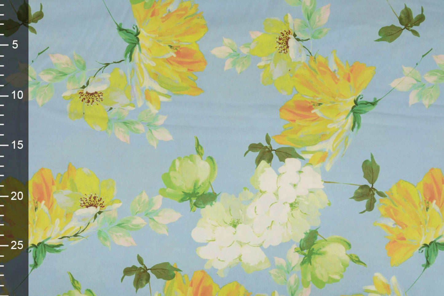 Satīns ar elastānu - dzelteni ziedi uz zila fona 80 g/m²