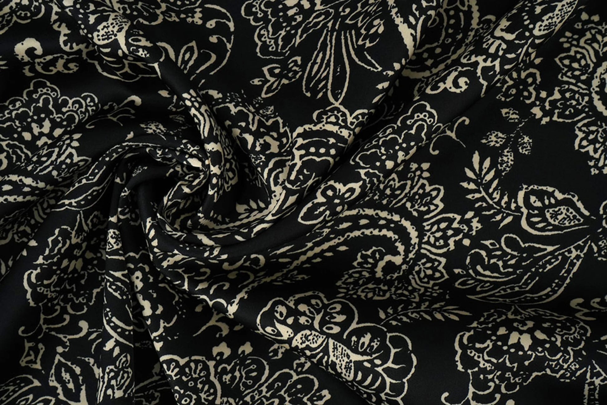 Satīns ar elastānu - elegants raksts uz melna fona 80 g/m²