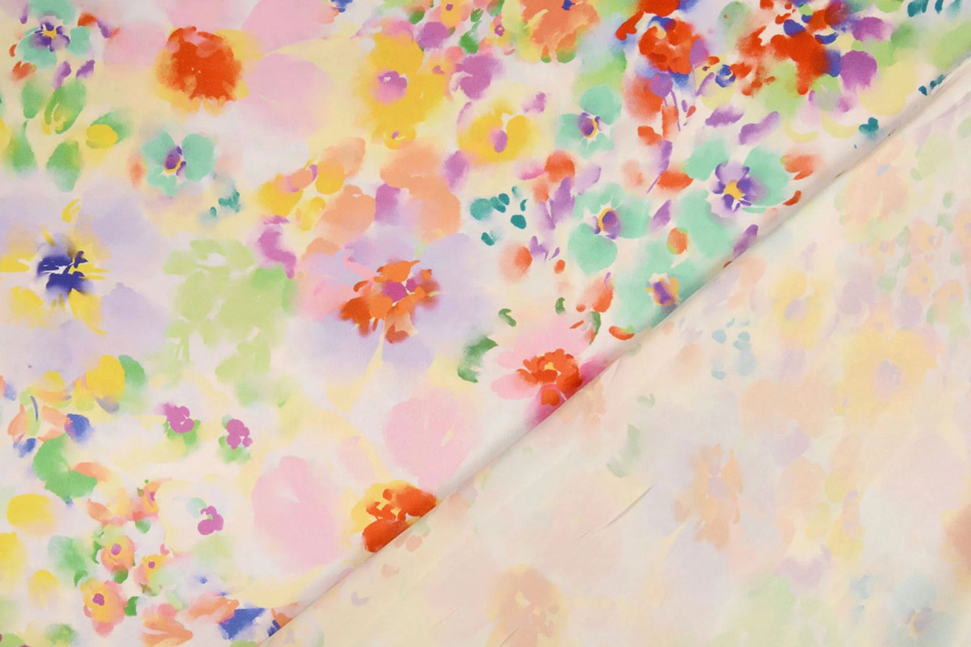 Satīns ar elastānu - pavasara krāsu motīvs 80 g/m²