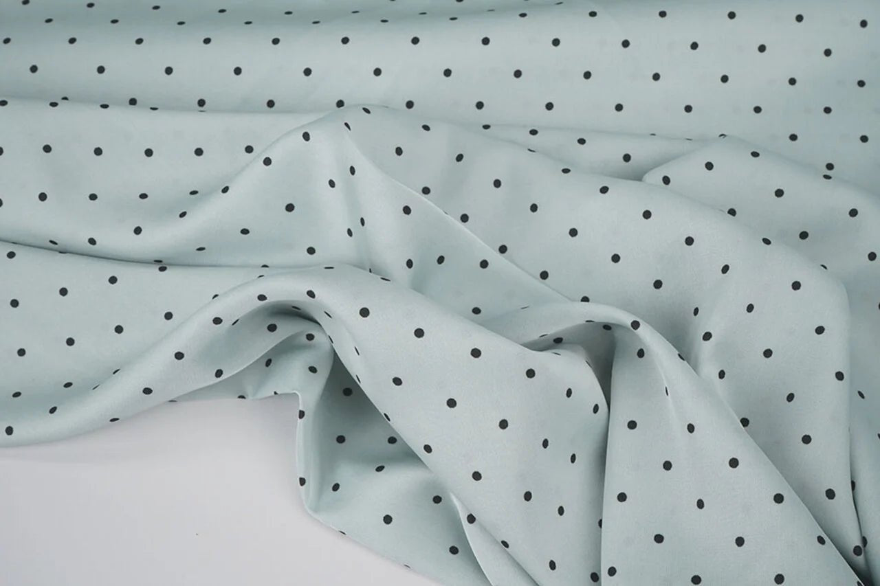 Satīns ar elastānu - punktiņi uz mint fona 90 g/m²