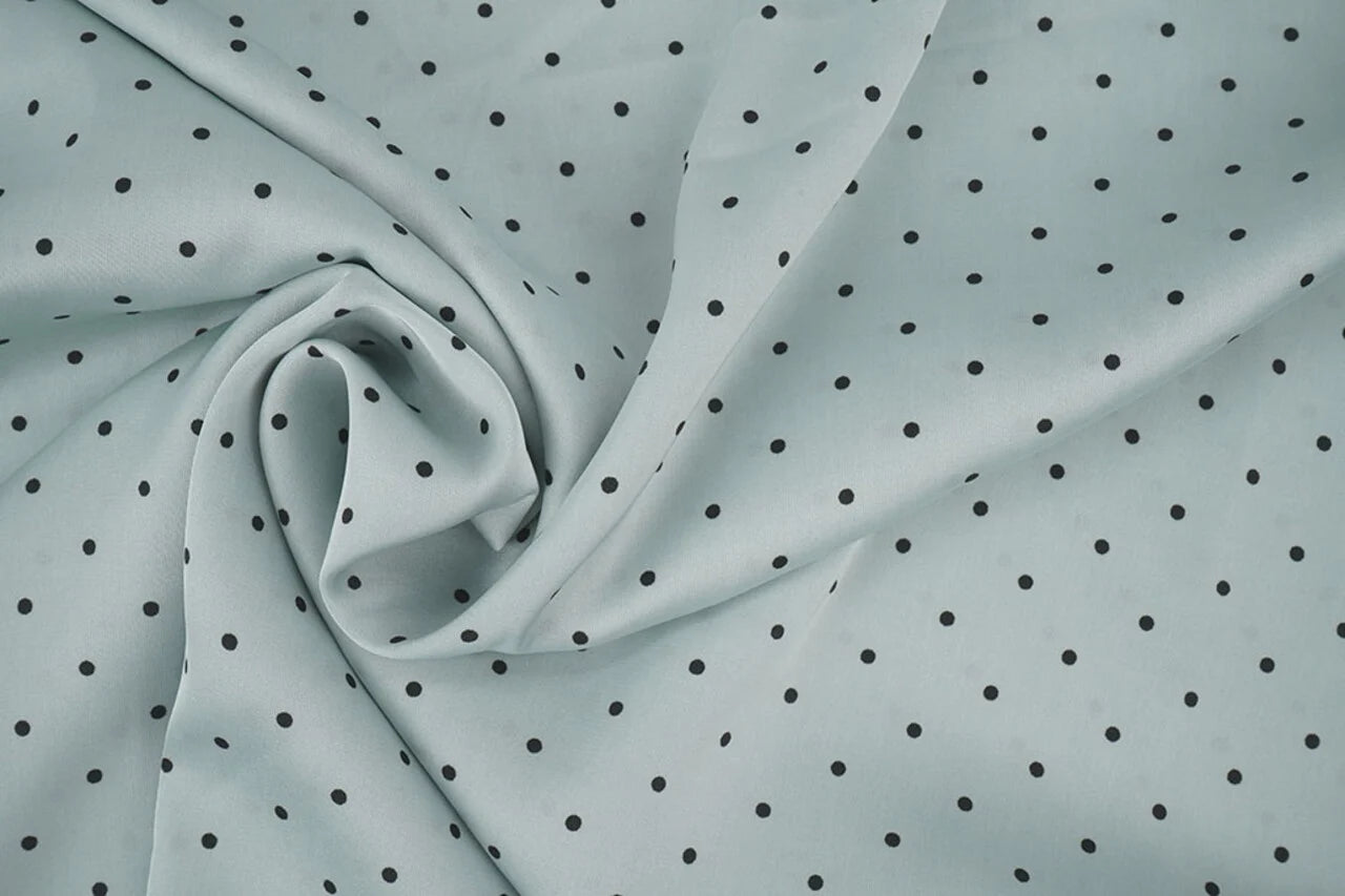 Satīns ar elastānu - punktiņi uz mint fona 90 g/m²
