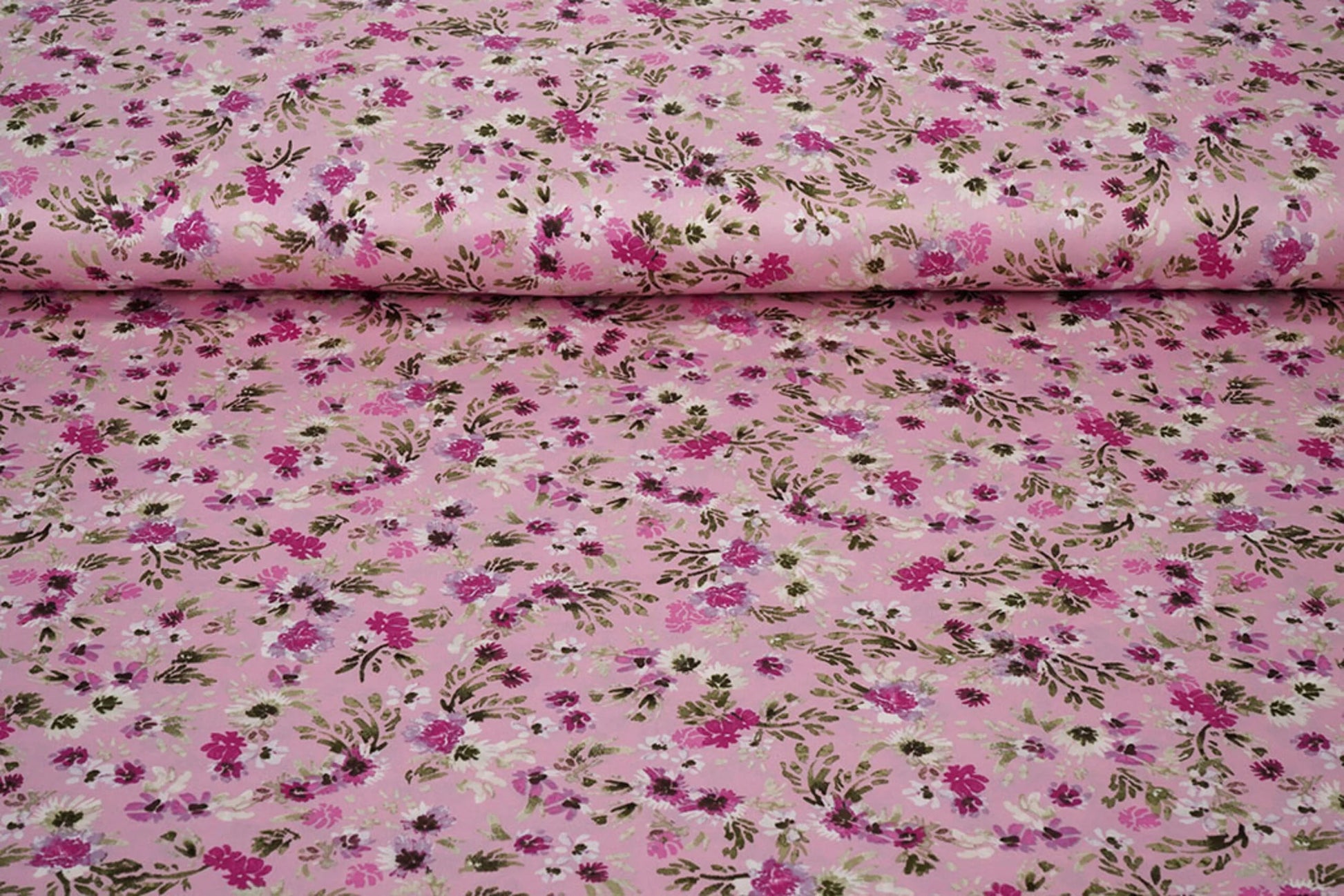Satīns ar elastānu - ziedi uz rozā 80 g/m²