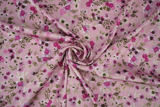 Satīns ar elastānu - ziedi uz rozā 80 g/m²