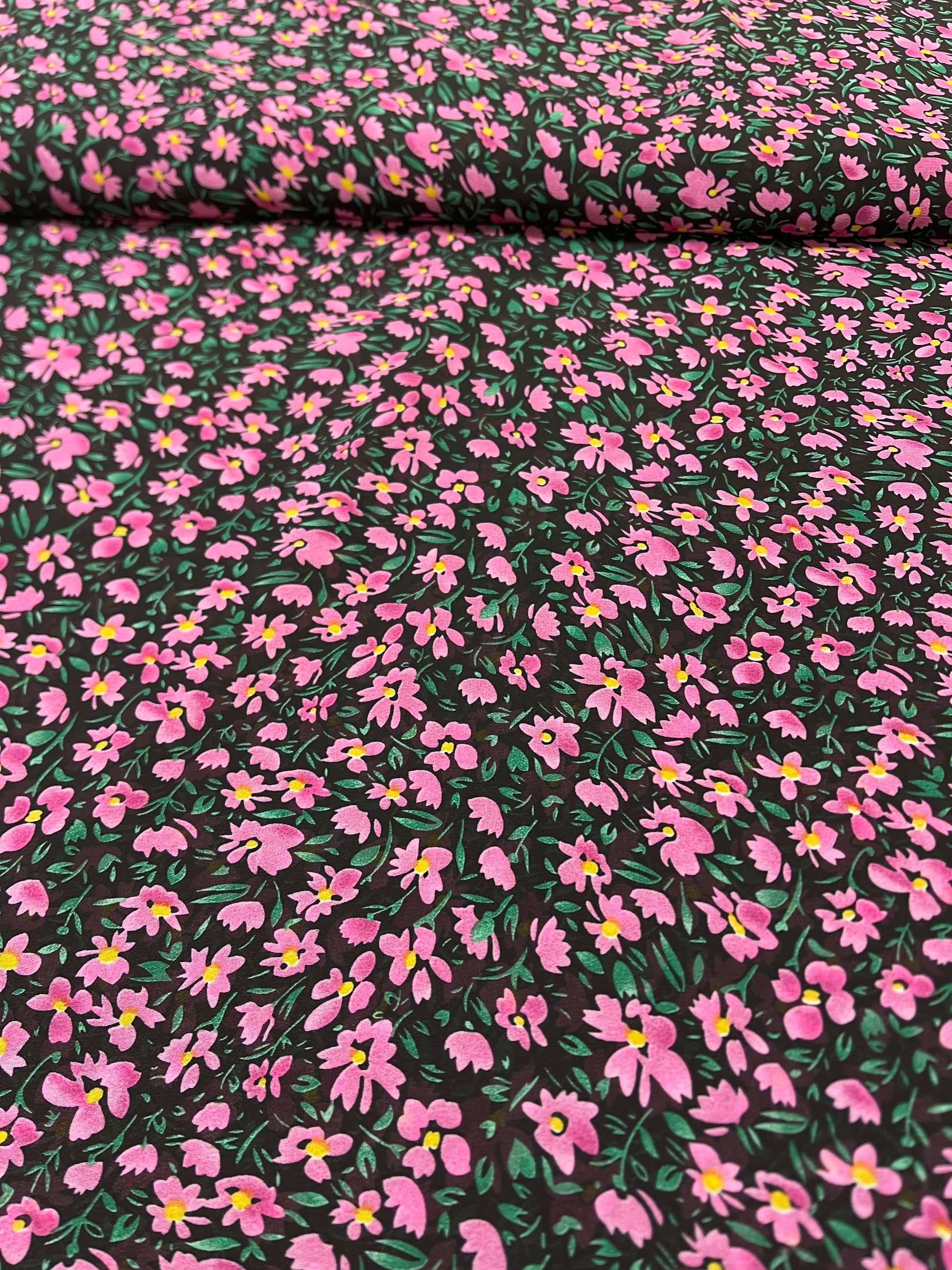 Šifons - rozā ziediņi | 150 cm | 65 g/m²