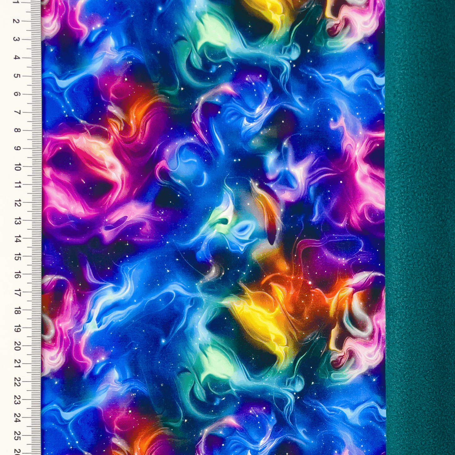 Attēls ar Softshell audums - košie toņi 310 g/m² – pieejams Šarlotes audumi