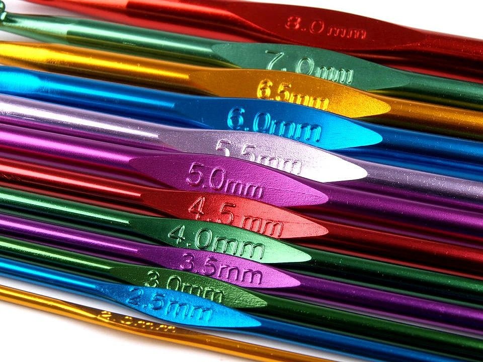 Attēls ar Tamboradatu komplekts – 12 izmēri (2–8 mm) | Alumīnija krāsainas tamboradatas – pieejams Šarlotes audumi