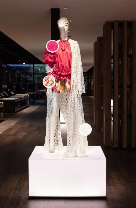 Tamborēts Mežģīņu audums - piena balts 230 g/m²