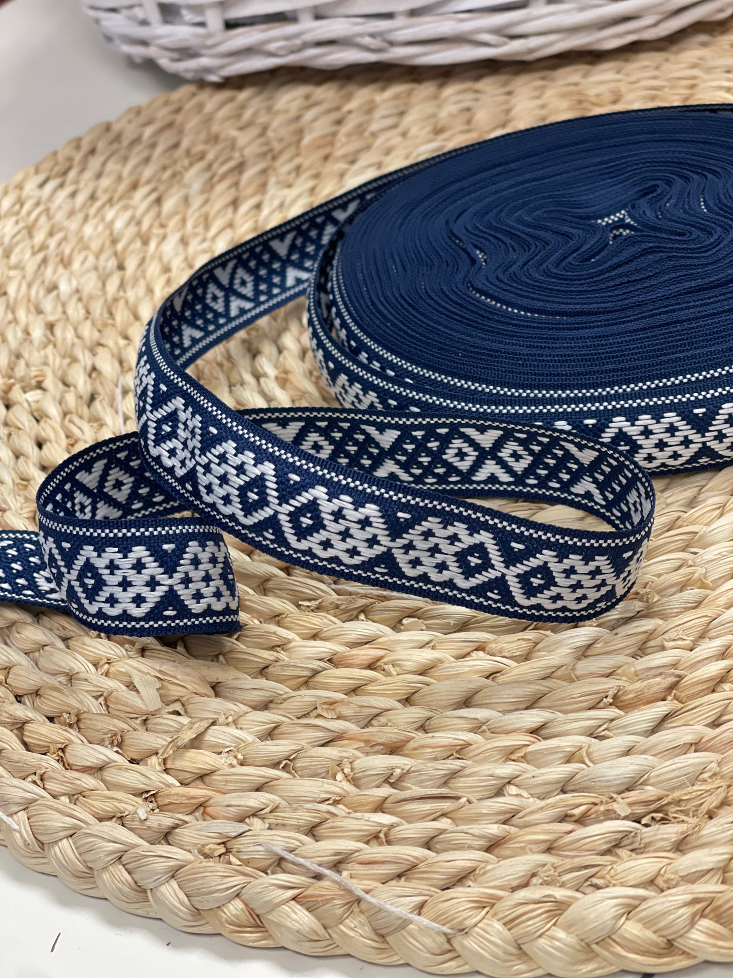 Tautiskā lente, josta 22mm - tumši zila ar baltu - LV