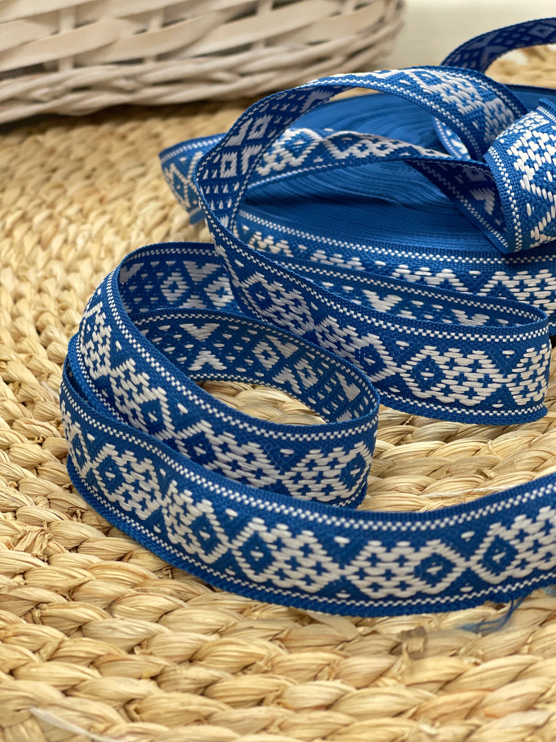 Tautiskā lente, josta 22mm - zila ar baltu - LV