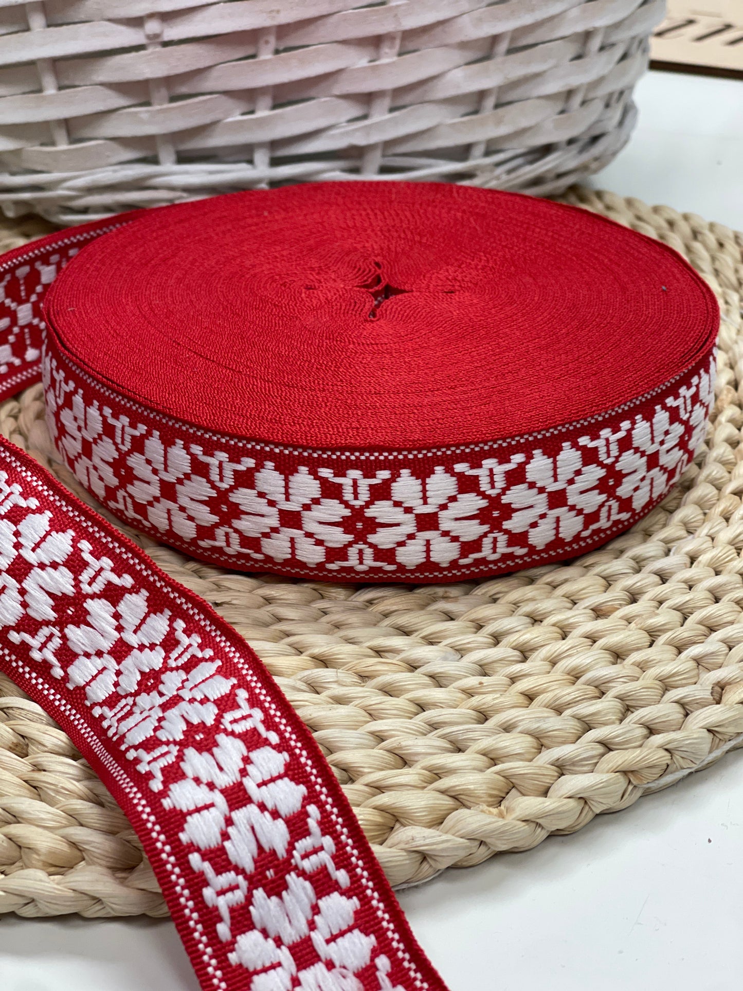 Tautiskā lente, josta 36mm - sarkana ar baltu - LV