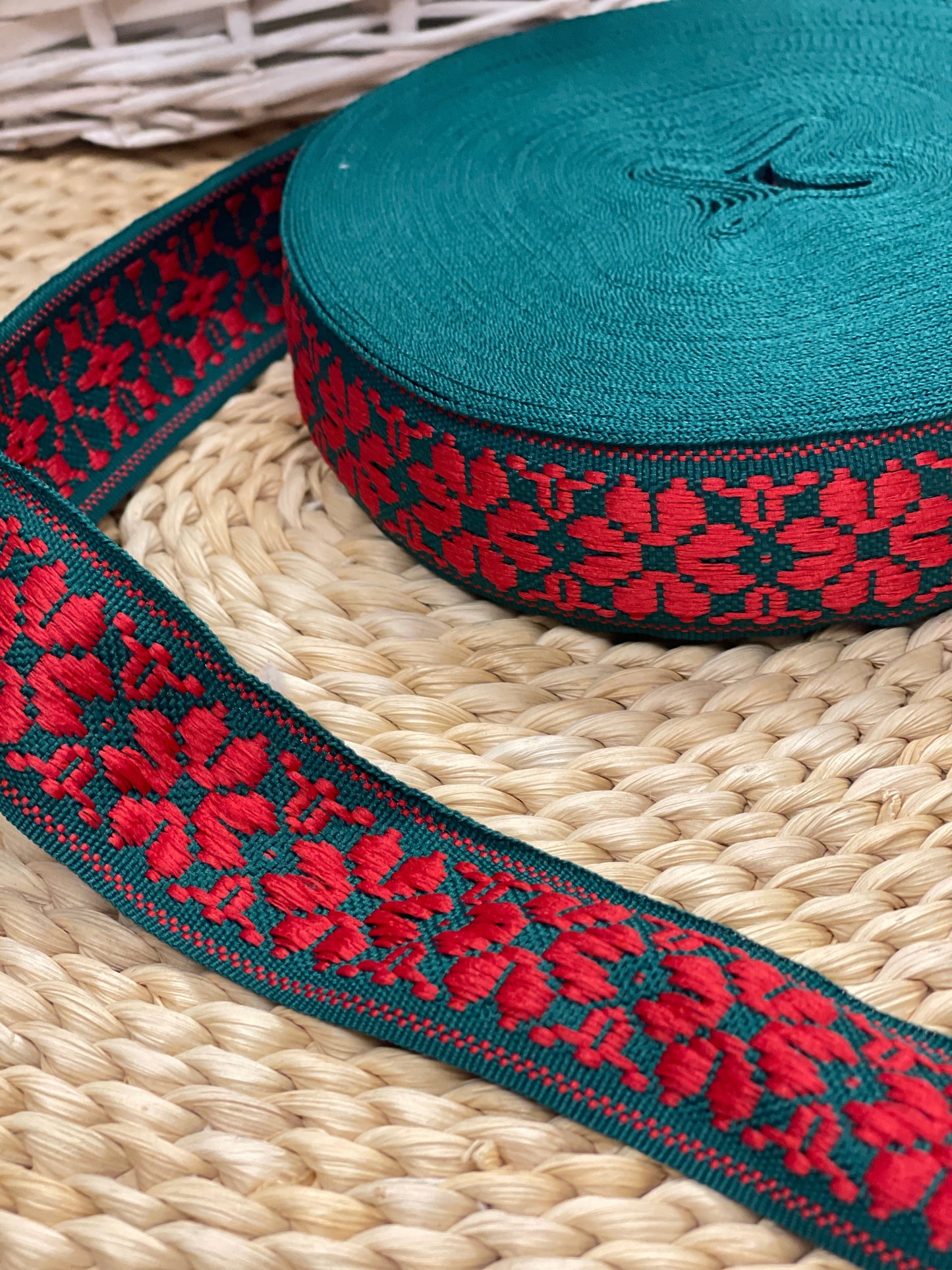 Tautiskā lente, josta 36mm - zaļa ar sarkanu LV