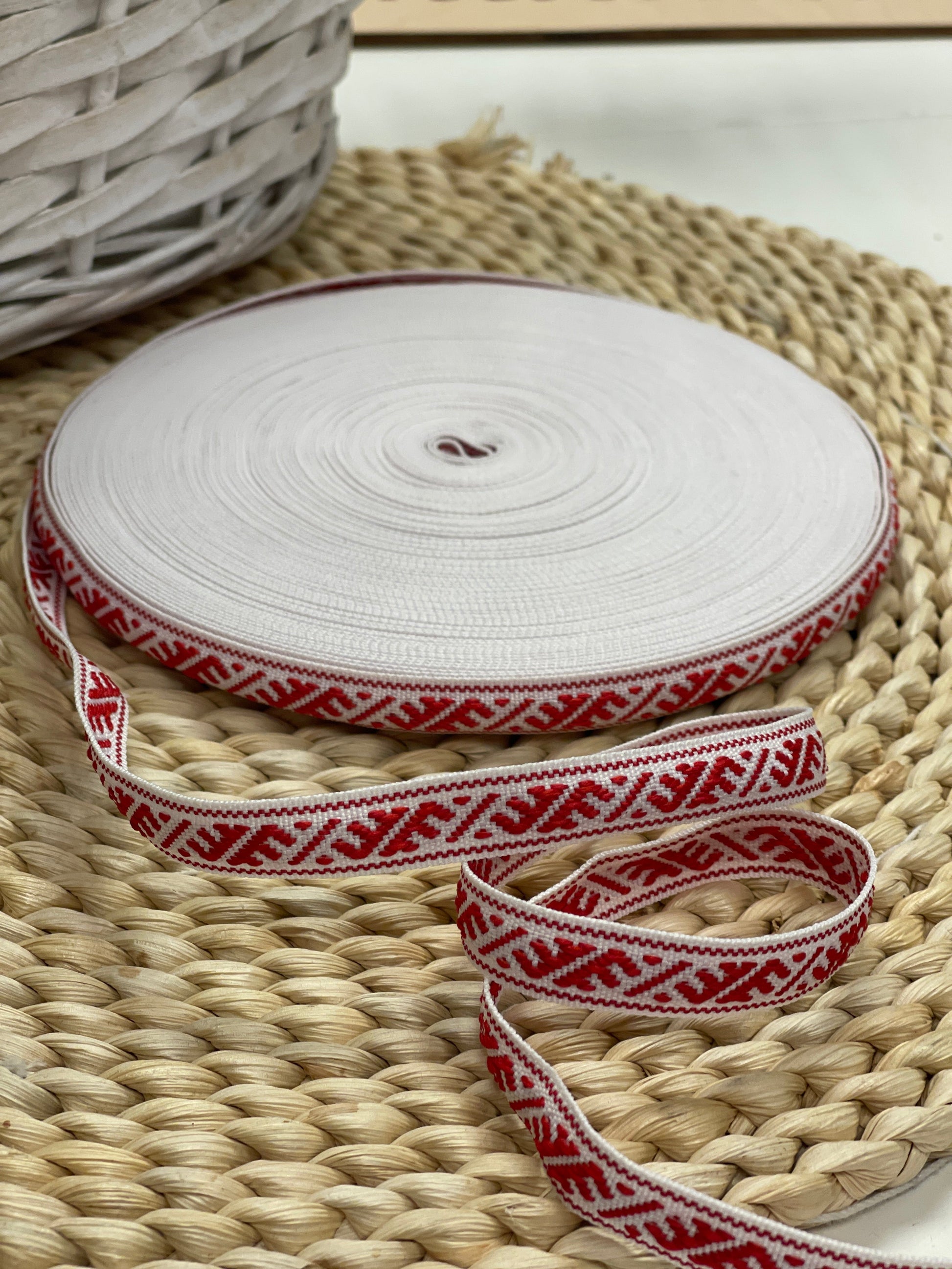 Tautiskā lente, josta Ūsiņš 12mm - sarkana ar baltu - LV