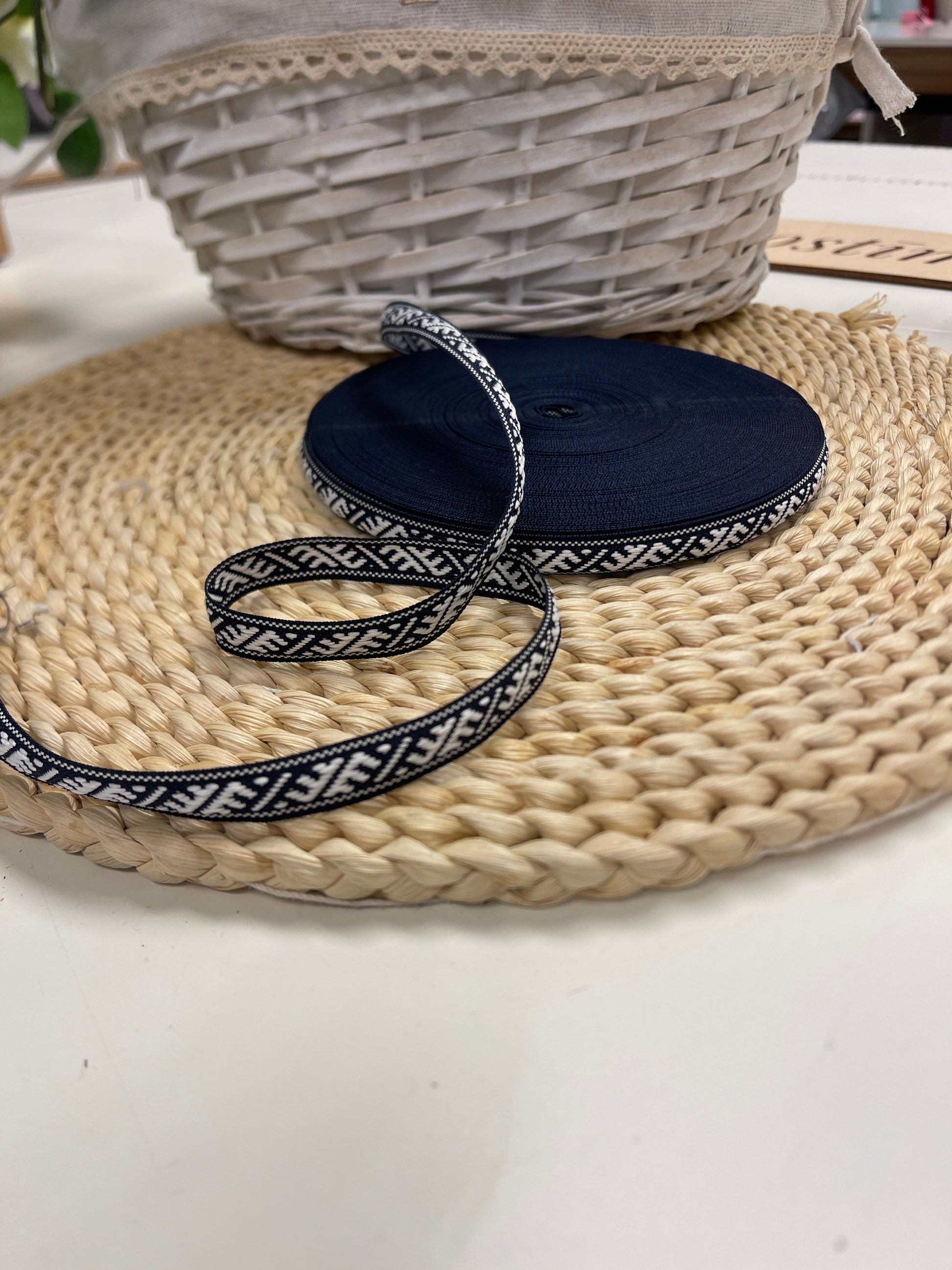 Tautiskā lente, josta Ūsiņš 12mm - tumši zila ar baltu - LV