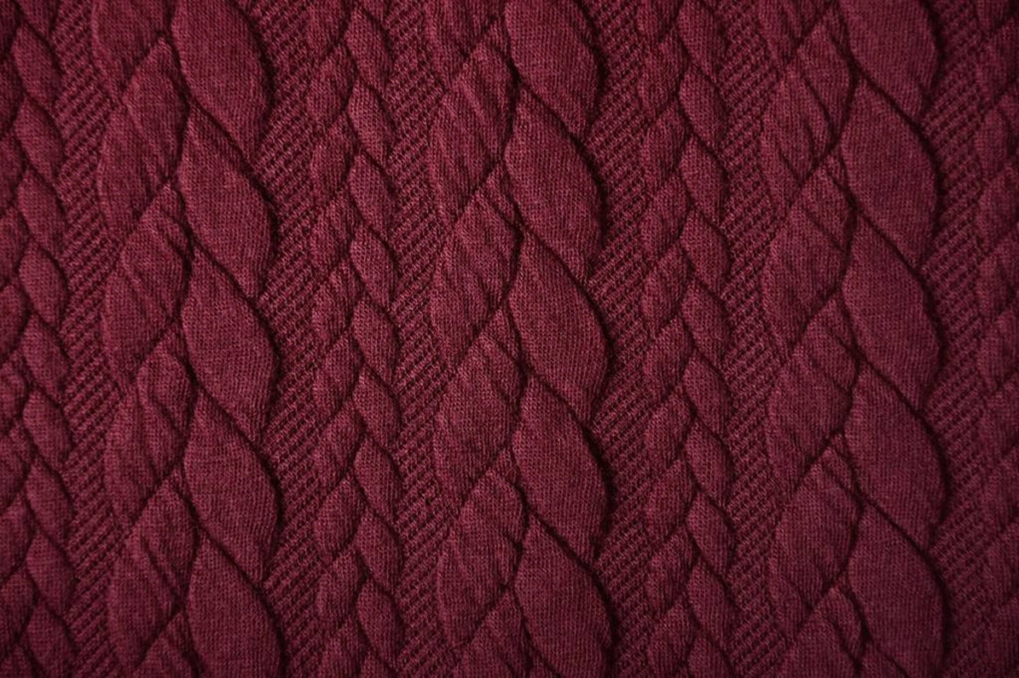 Attēls ar Trikotāžas audums ar adījuma rakstu - bordo pīnes 340 g/m² – pieejams Šarlotes audumi