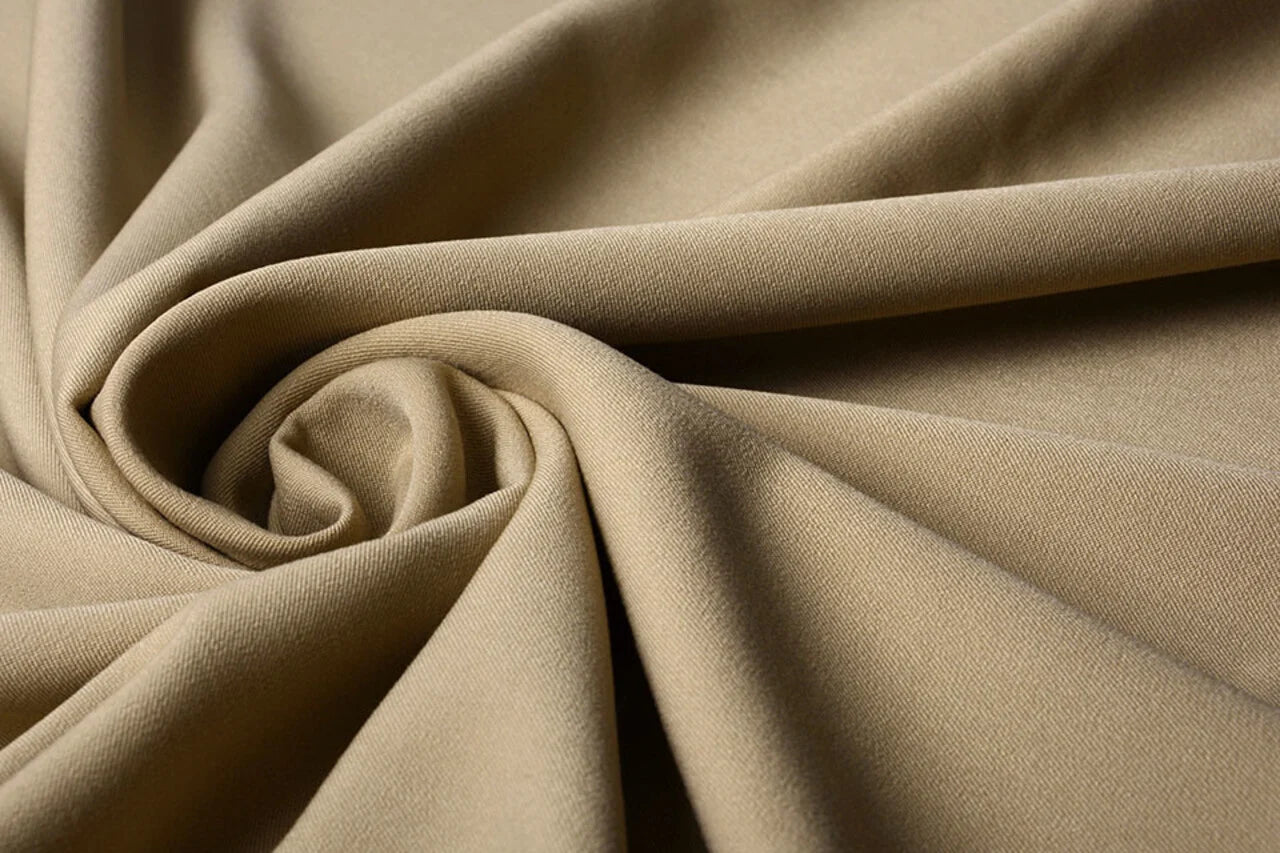 Viskozes kostīmaudums ar elastānu - zeltainā dūmaka 275 g/m²