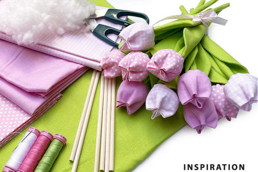 100 % medvilnės audinys – baltos pūkelės ant rožinio fono (4 mm) 130 g/m²