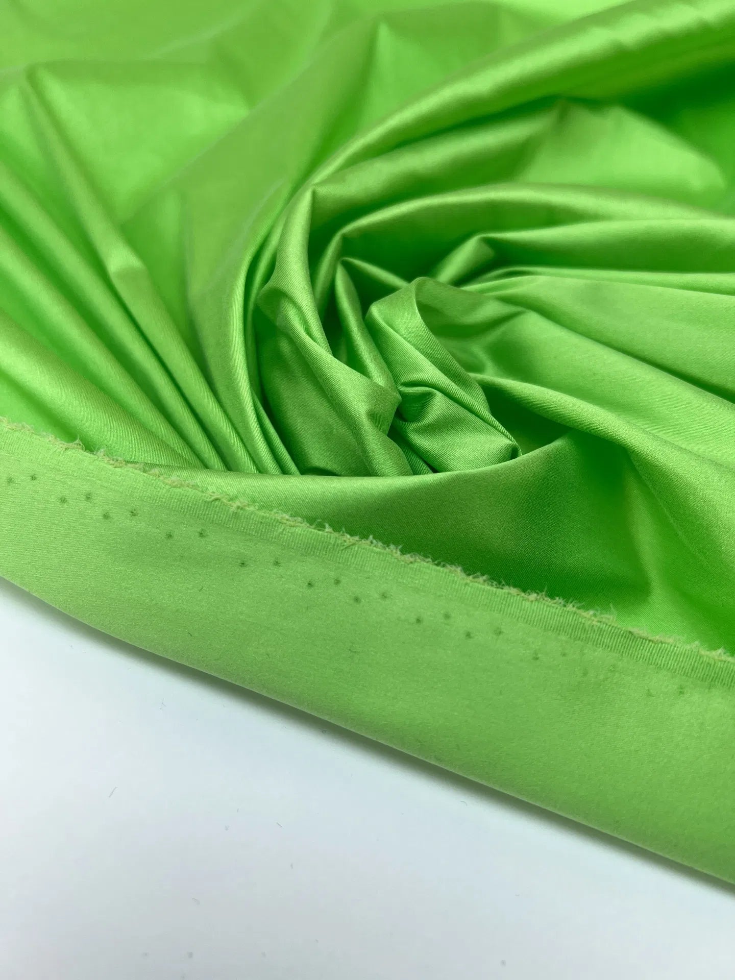 Zīda satīns - kivi tonis 70 g/m²