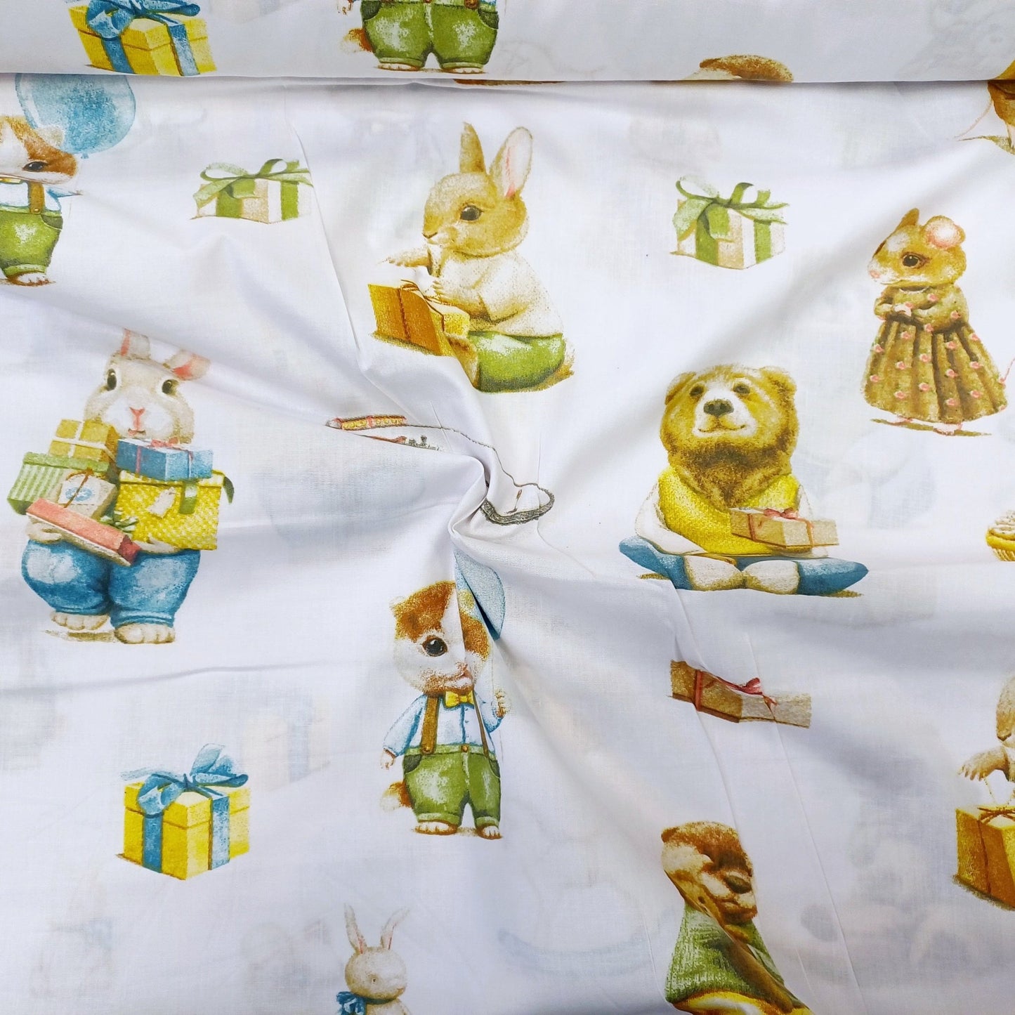 100% Kokvilnas audums-dzīvnieki ar dāvanām 130 g/m²