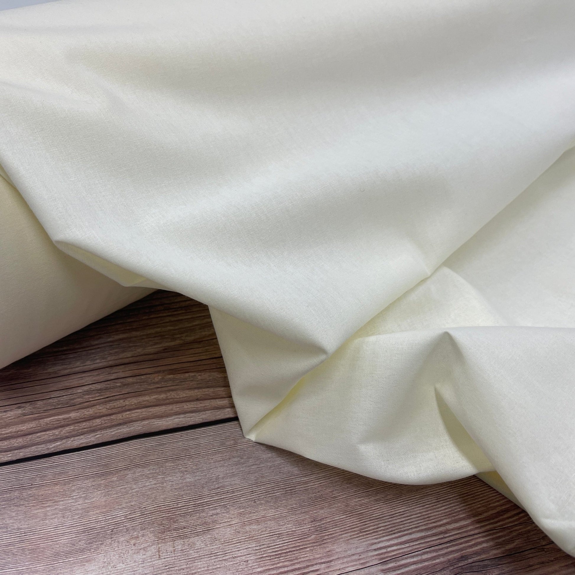 100% Kokvilnas audums-vaniļa 220cm 146 g/m²