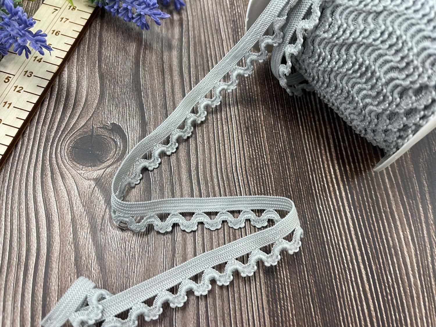 Guminukai su nėriniais