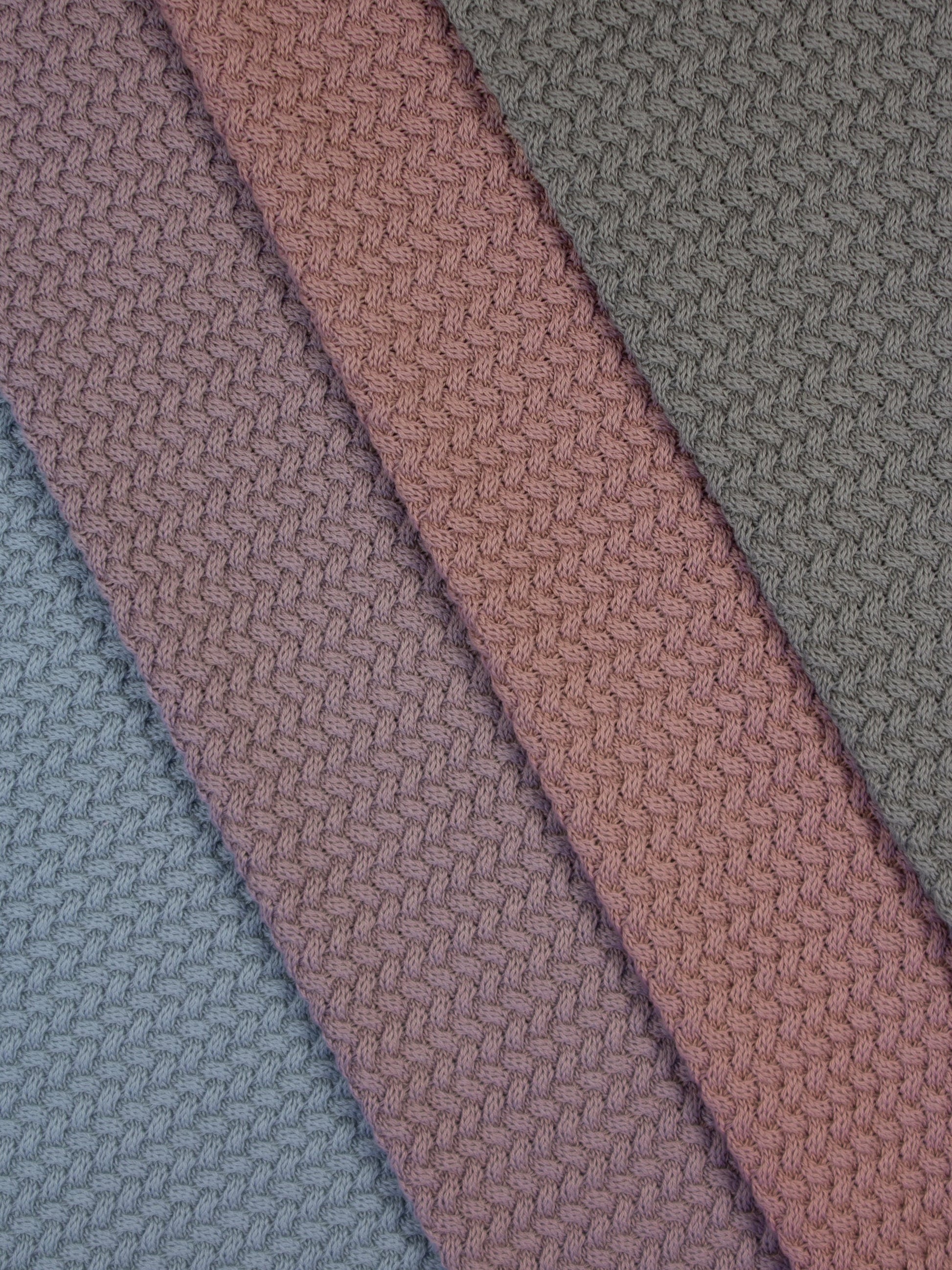 Attēls ar 100% kokvilnas adījums - dūmakaini lillā 525 g/m² – pieejams Šarlotes audumi