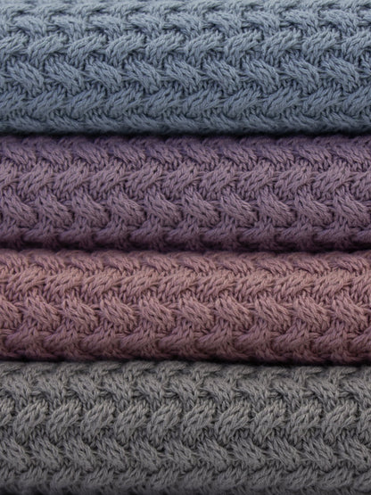 Image de maille 100 % coton bleu-gris 525 g/m² – disponible chez Šarlotes audumi