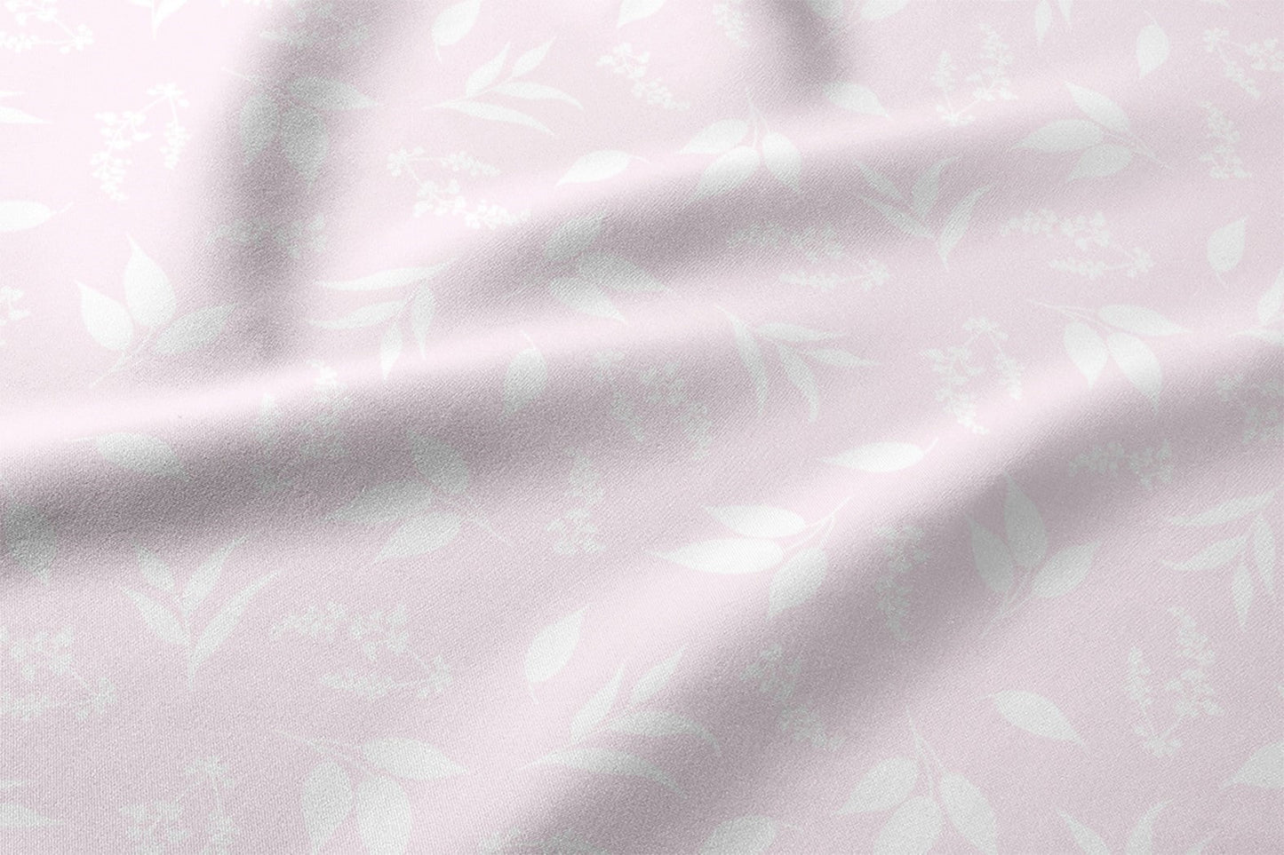 Image du tissu 100 % coton - petites feuilles blanches sur fond rose 125 g/m² – disponible chez Šarlotes audumi