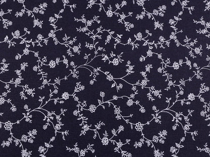 Image avec tissu 100 % coton - cordons fleuris blancs sur fond bleu foncé 125 g/m² – disponible chez Šarlotes audumi