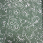 Attēls ar 100% Kokvilnas audums - baltas ziedu ēnas uz zaļa 125 g/m² – pieejams Šarlotes audumi
