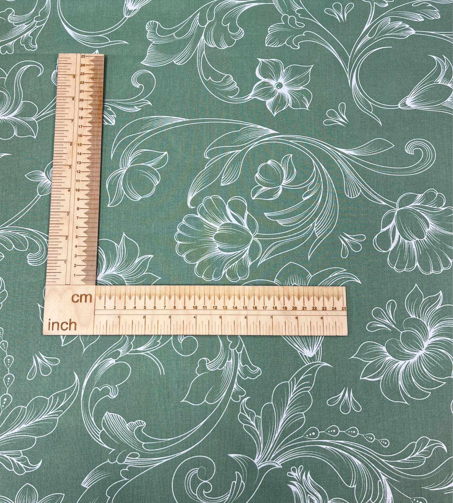 Attēls ar 100% Kokvilnas audums - baltas ziedu ēnas uz zaļa 125 g/m² – pieejams Šarlotes audumi