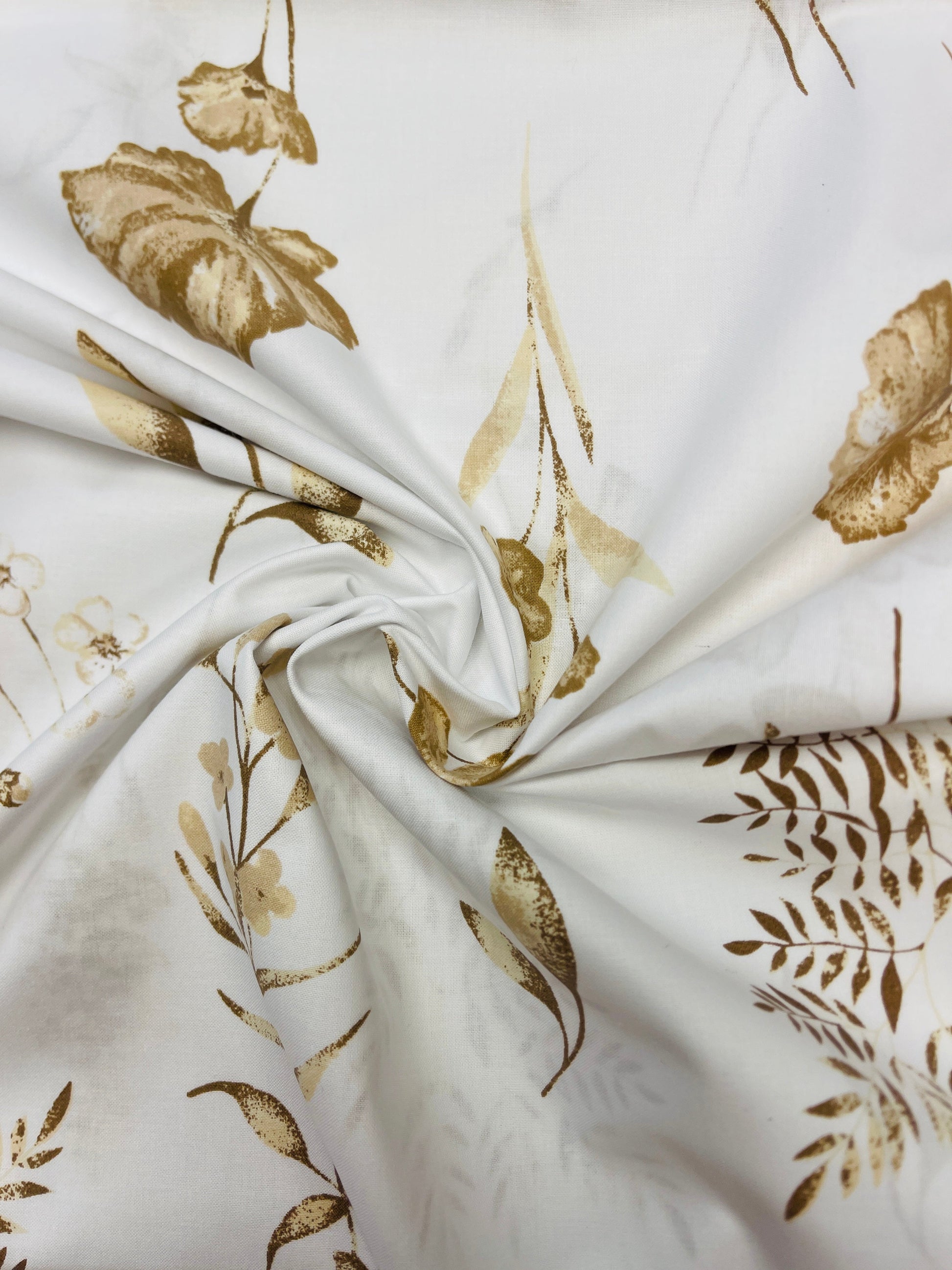 Attēls ar 100% Kokvilnas audums - brūns herbārijs 125 g/m² – pieejams Šarlotes audumi