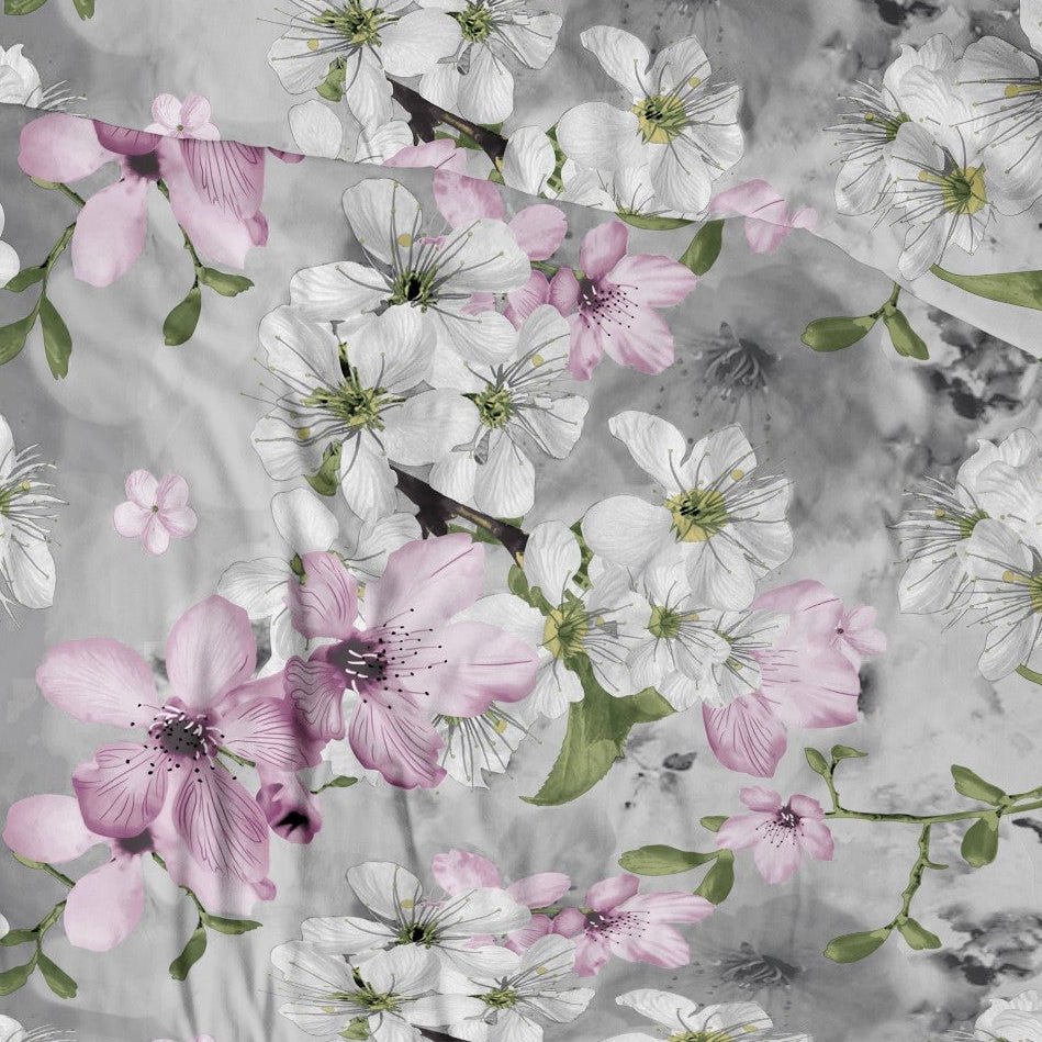 Image d’un tissu 100 % coton - fleurs de cerisier 125 g/m² – disponible chez Šarlotes audumi