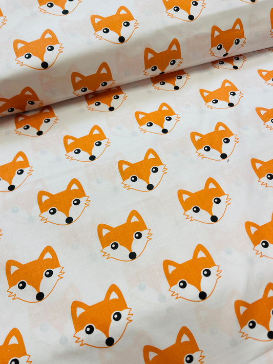 Attēls ar 100% Kokvilnas audums - lapsas 125 g/m² – pieejams Šarlotes audumi