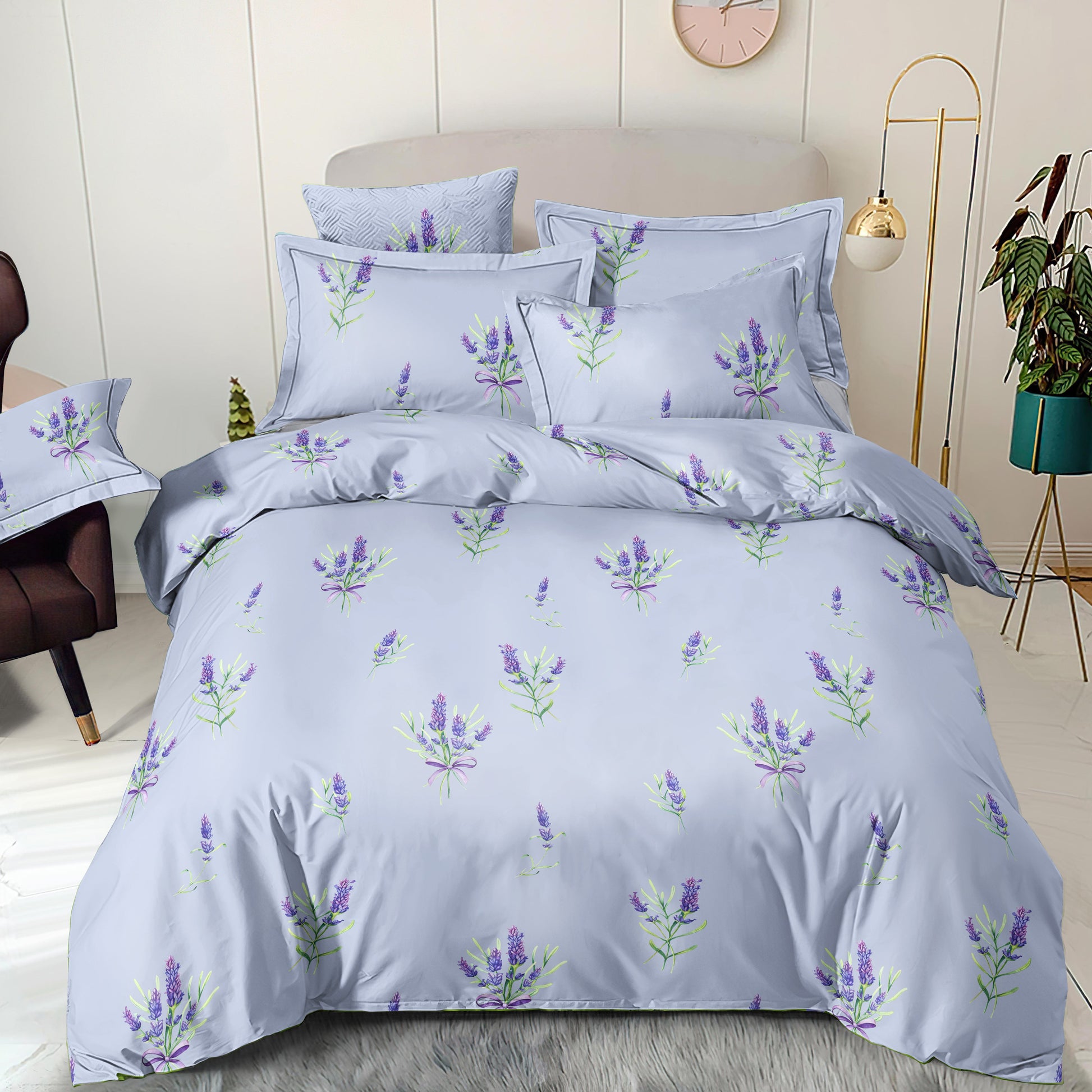 Image de tissu 100 % coton - branches de lavande bleu clair 220 cm 130 g/m² – disponible chez Šarlotes audumi