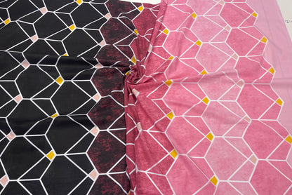 100% tissu en coton - motifs géométriques noirs et rosés 125 g/m²