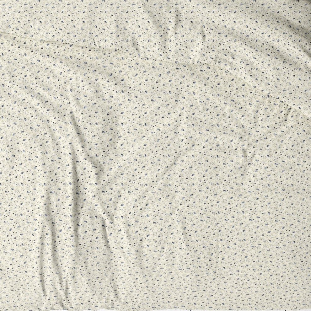Image of 100% cotton fabric with delicate flowers 125 g/m² – available at Šarlotes audumi
