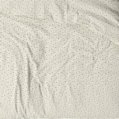 Image of 100% cotton fabric with delicate flowers 125 g/m² – available at Šarlotes audumi