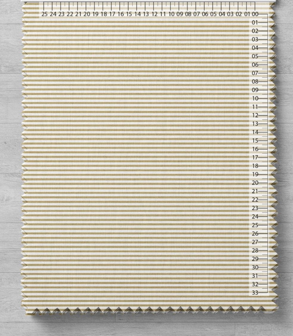 Image d’un tissu 100 % coton à rayures ton sable, 125 g/m² – disponible chez Šarlotes audumi