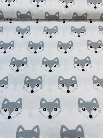 Image d’un tissu 100 % coton - loups 125 g/m² – disponible chez Šarlotes audumi