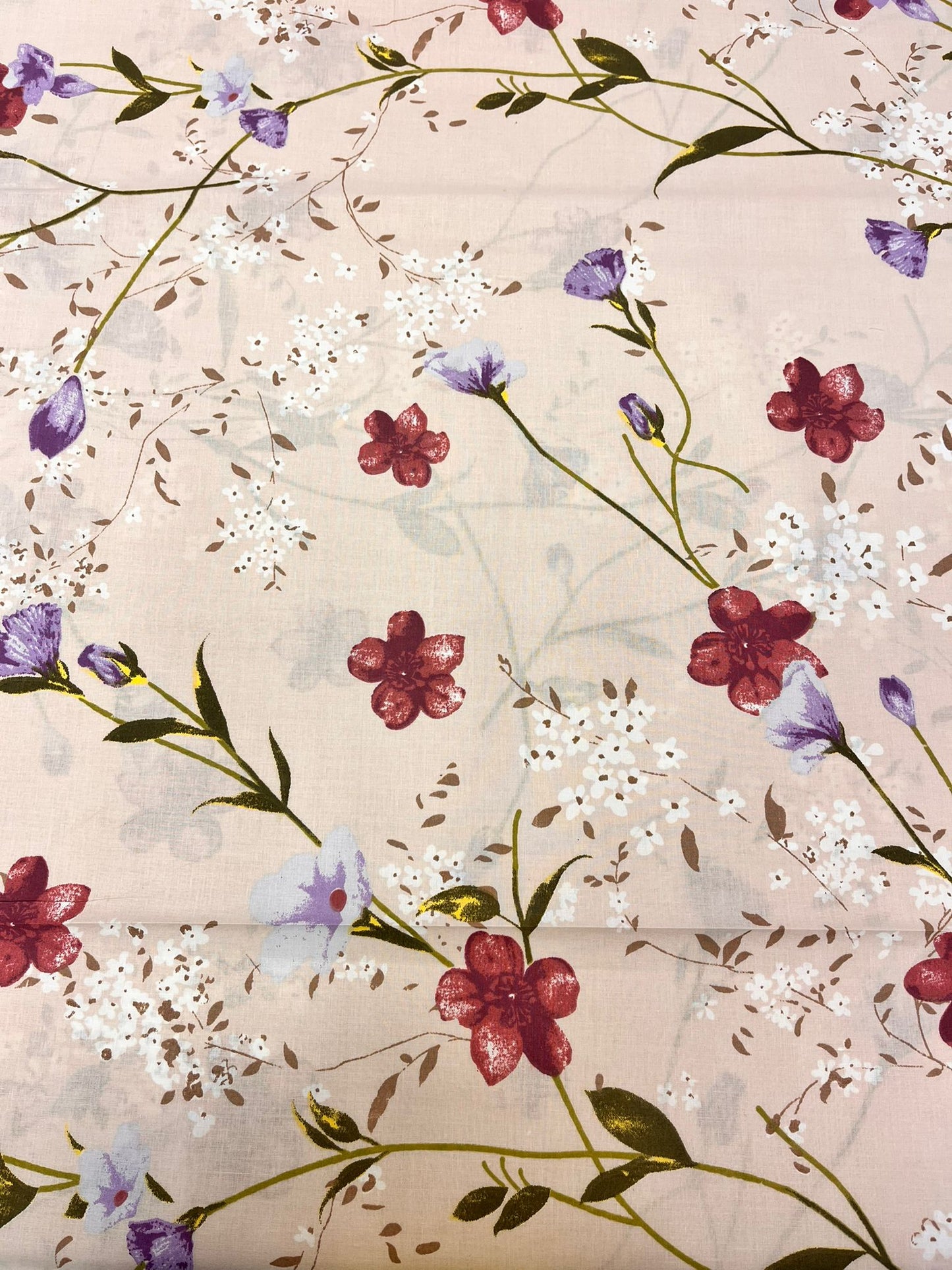 Image en tissu 100 % coton - motif floral 125 g/m² – disponible chez Šarlotes audumi