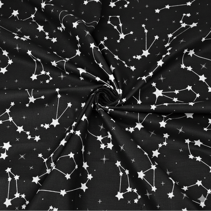 Image du tissu 100 % coton - constellation 125 g/m² – disponible chez Šarlotes audumi