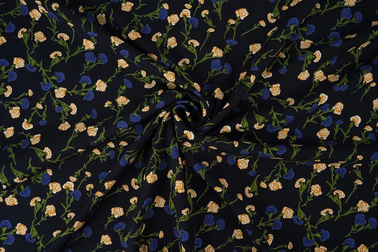Attēls ar 100% Viskozes audums - smalki zili ziediņi 135 g/m² – pieejams Šarlotes audumi