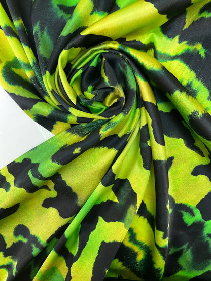 100 % satin de soie - motif sur fond vert 80 g/m²