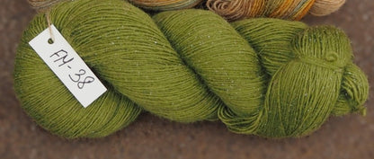 Siūlai Pāces vilnas fabrika 100% Merino- 100 g / 470 m