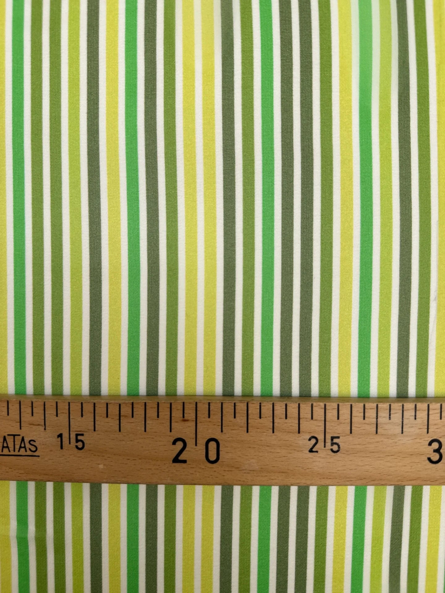 Italijos 100% šilko krepo audinys–žalios juostos 55 g/m²