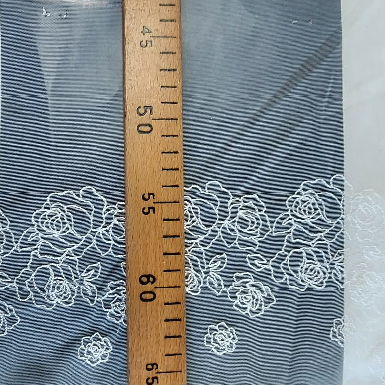 Siuvinėtas nėrinys ant tiulio, 25 cm, perlų baltumo