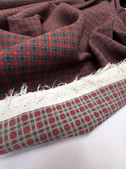 Italian 100% viscose fabric in red-gray pattern 140 g/m²