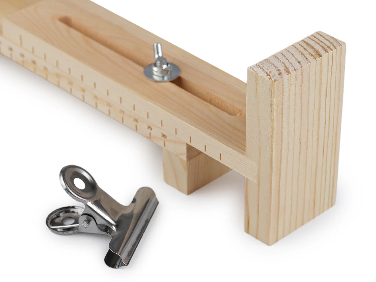 Puidust raam käevõrude punumiseks