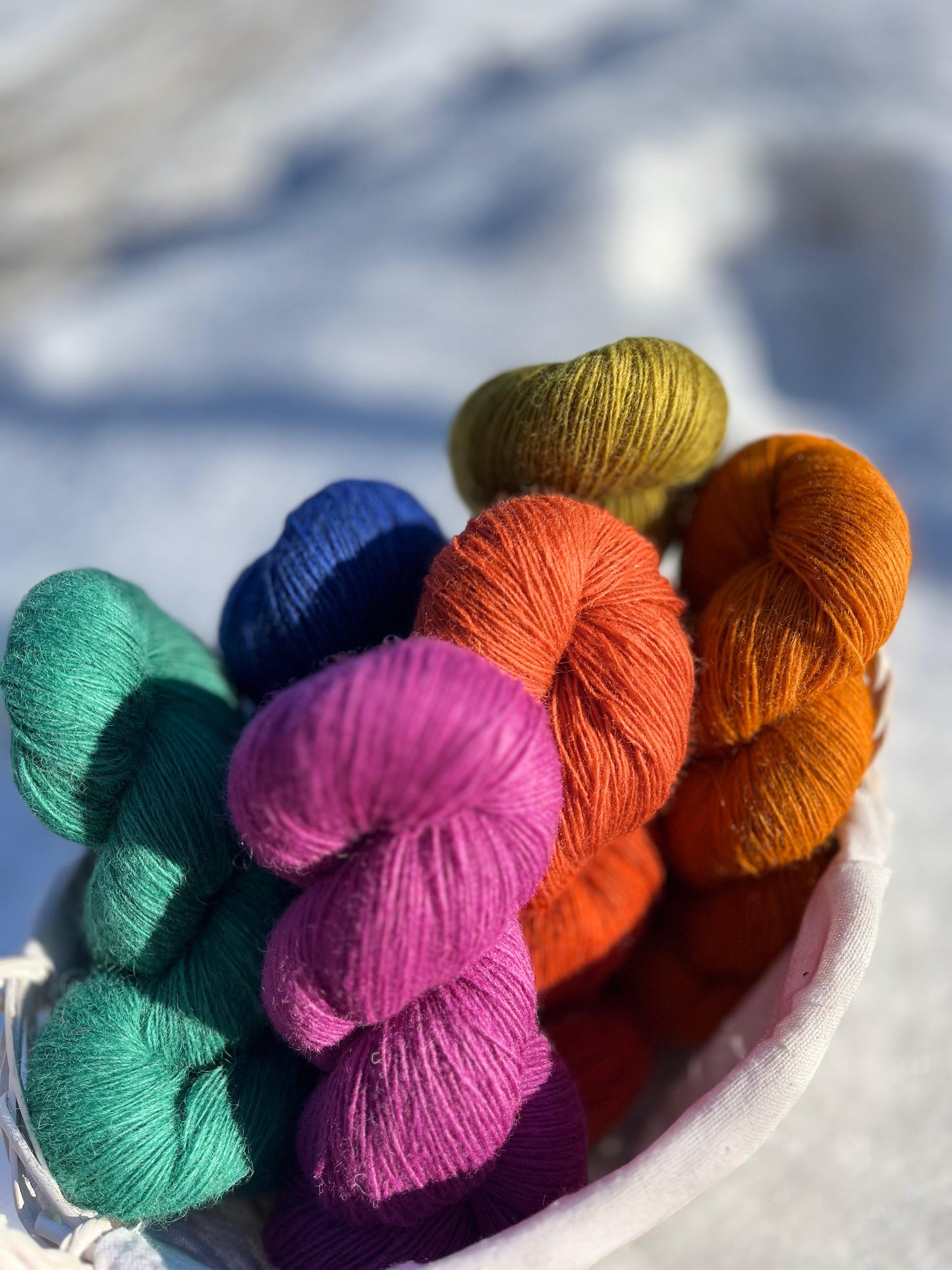 Siūlai Pāces vilnas fabrika 100% Merino- 100 g / 470 m