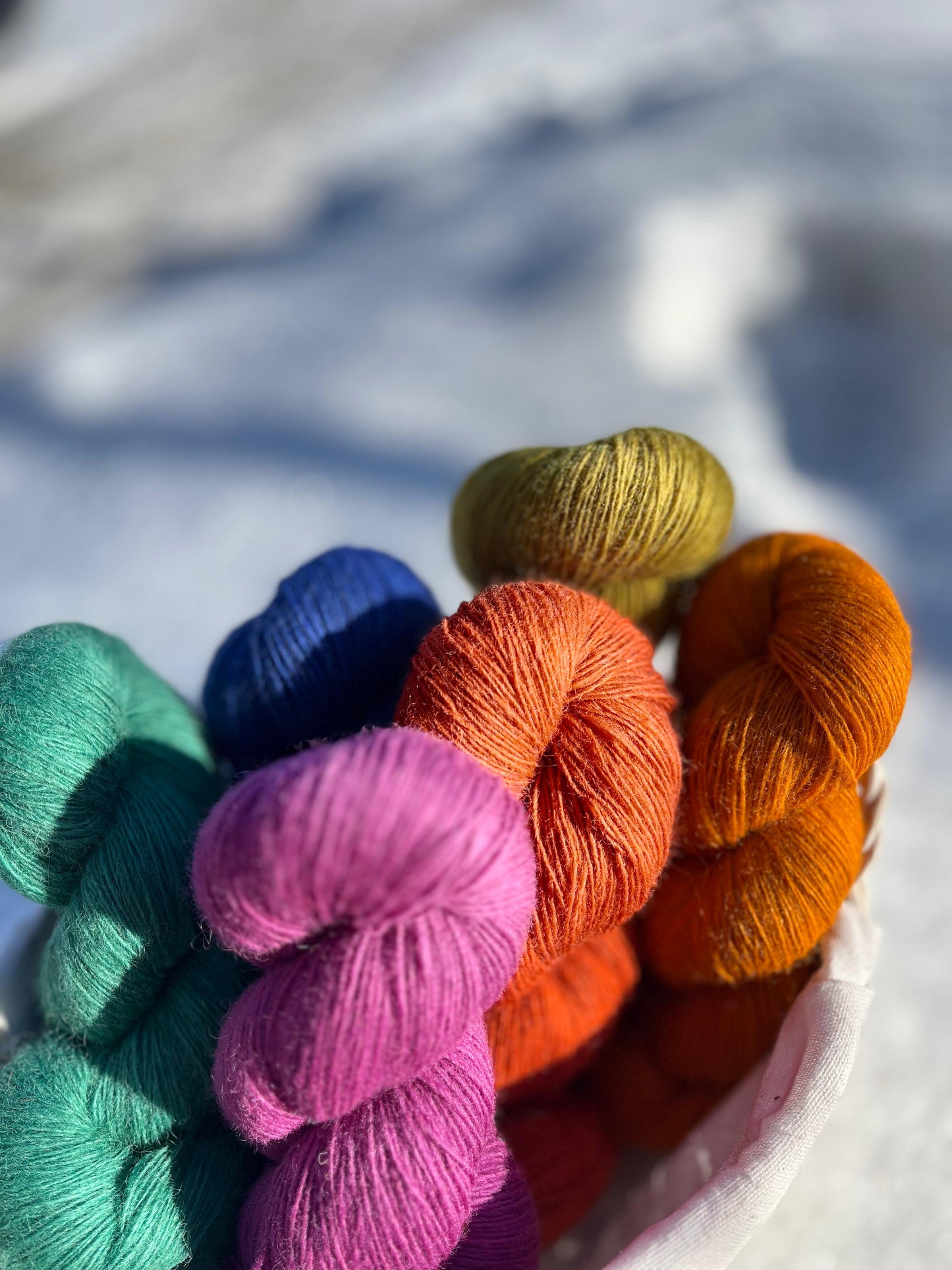 Siūlai Pāces vilnas fabrika 100% Merino- 100 g / 470 m